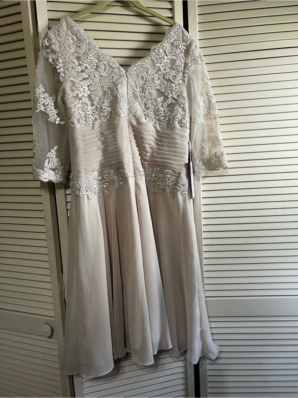 V-Neck Lace Bodice Chiffon Midi Dress in Light Beige